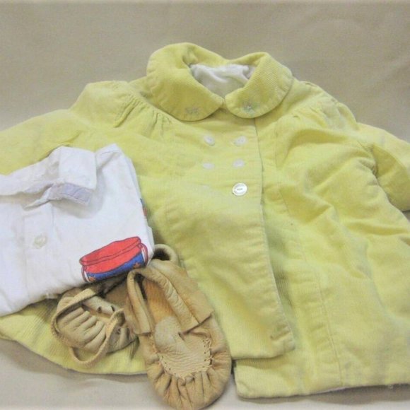 Vintage BABY CLOTHES & MOCCASINS Leather Moccasins Old Moccasins Baby Moccasins - Picture 1 of 10